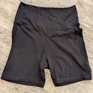 Offline By Aerie Black Crossover Hi Rise Biker Shorts 5" Inseam Size Large